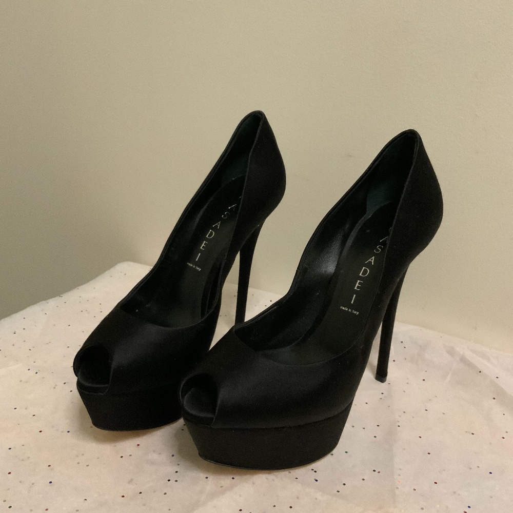 CASADEI  PLATAFORM   PUMPS Size 6.5  NEW NO BOX.